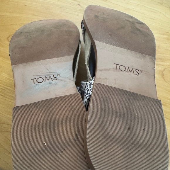 TOMS Print Strappy Sandals 8.5 W with buckle Like New - Picture 7 of 8